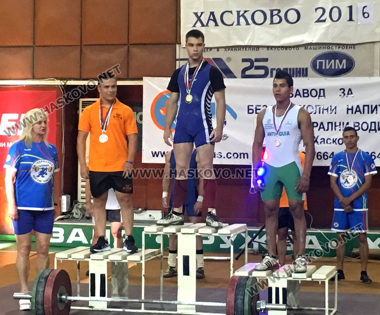 Хасковските щанги окичени с медали на Държавното в зала „Дружба“