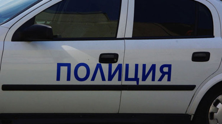 Потрошиха автомобил в Неделино