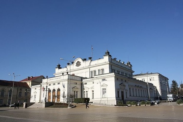 Парламентът подхваща промените в Изборния кодекс