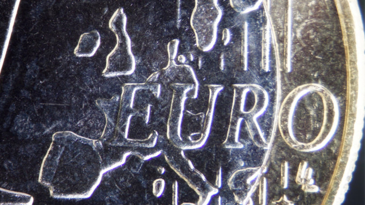 0,3% ръст на БВП на еврозоната, 27-месечен връх на инфлацията