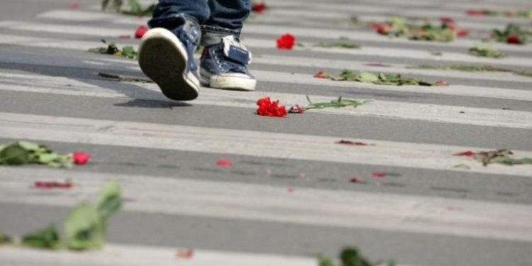  „Мазда” отнесе пешеходец на зебра, водачът избяга