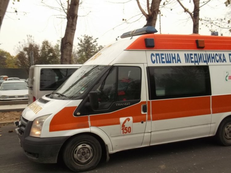 Трима души загинаха в следобедните часове при Дюлица,колите горели като факли