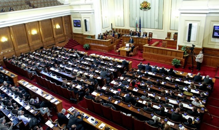 Депутатите не пожелаха да се занимават с резултатите от референдума на Слави