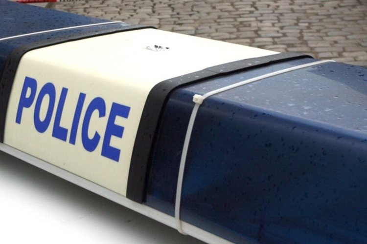 Разбиха шест коли за една нощ, 14-годишен задигна акумулатор