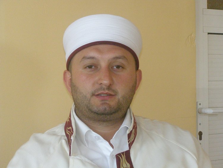 Тринадесет сираци получават стипендия от мюсюлманската общност в Кърджалийско