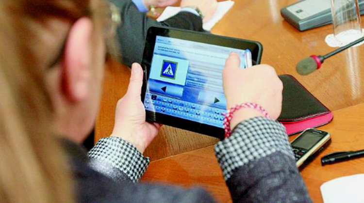Електроника дебне при изпита за шофьори,няма гаранция ,че ще видим ром да кара учебна кола