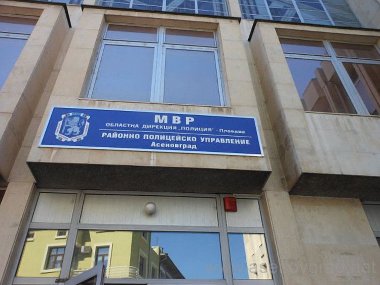 Шофьор помете дете на пешеходна пътека на бул. "България" и избяга