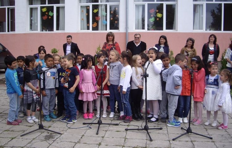 Патронен празник чества училището в кв.Черноконево
