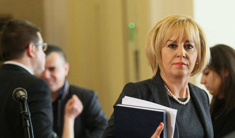 Феноменът "деца раждат деца" у нас продължава, притеснена Манолова 