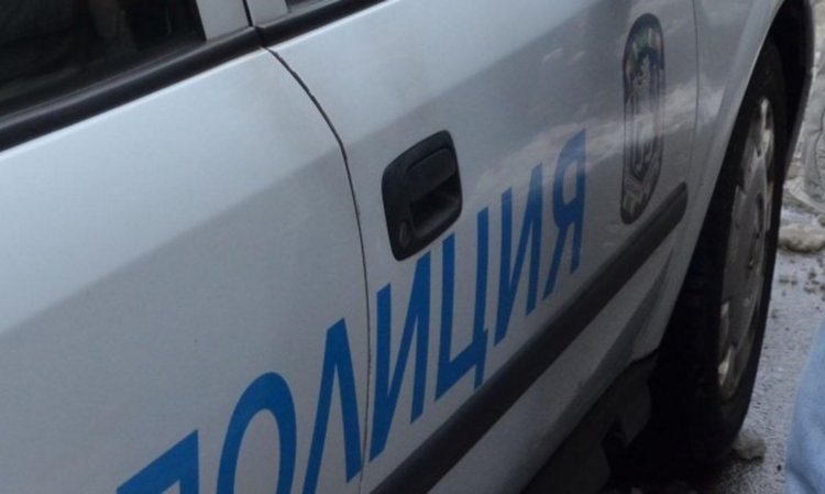 Апаши разбиват три магазина в Мадан, крадат цигари и 600 лева