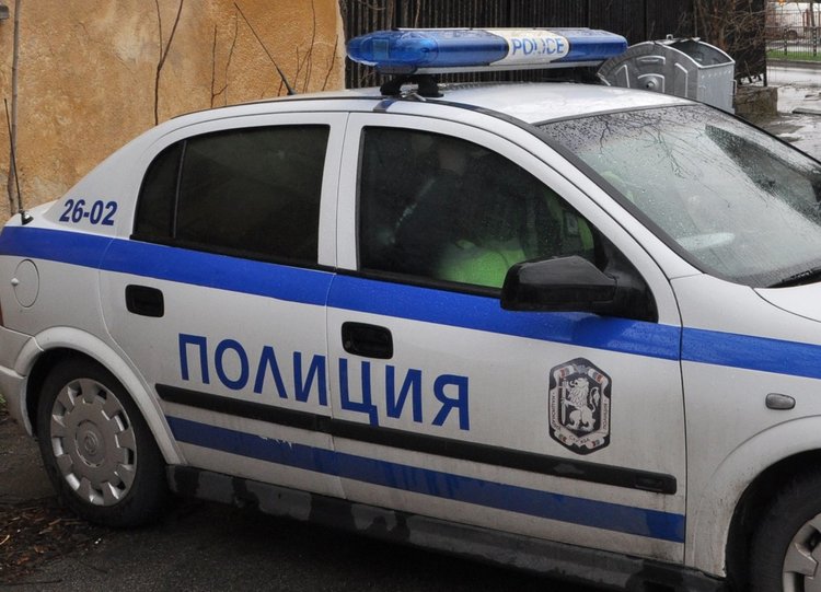 Задържаха 17-годишен в хасковско училище с марихуана и везна
