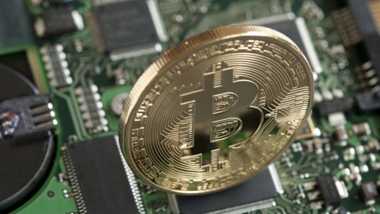 Курсът на биткоина превиши $9000