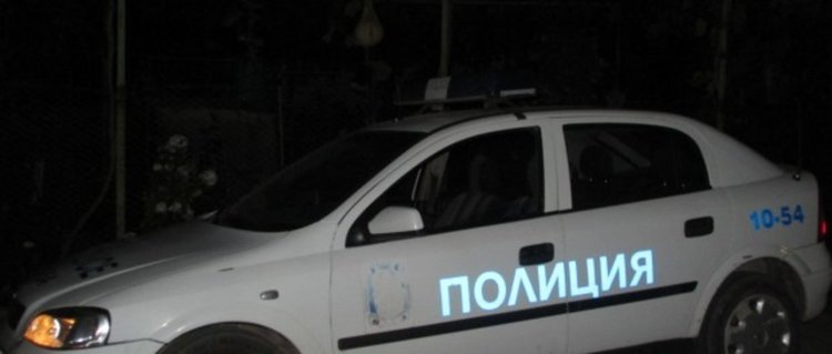 Двама шофьори преспаха в ареста, шофирали пияни