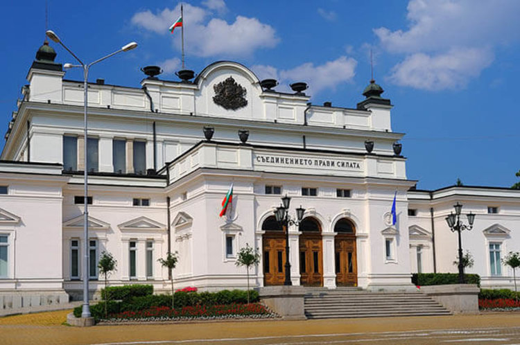 ГЕРБ: Съпругата на Станишев праща прессъобщенията на "Инерком", БСП: Не носим отговорност за ничии бизнес дела