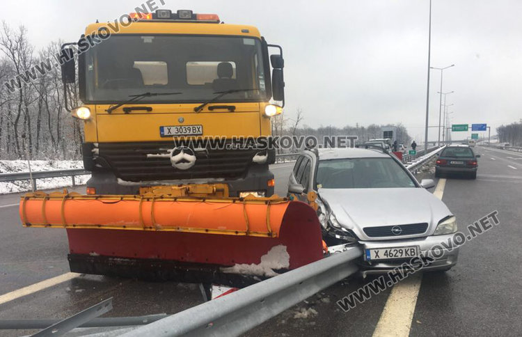 Снегорин заби Опел в мантинелите на магистрала “Марица”
