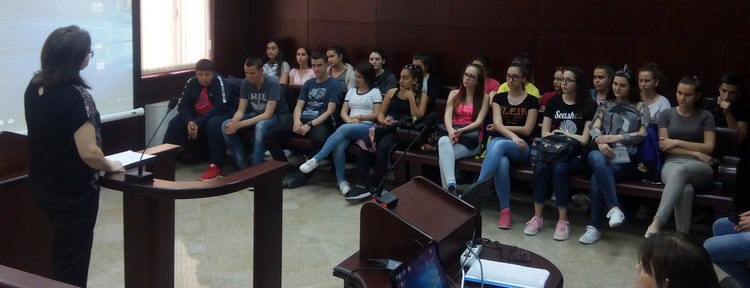 Ученици от ФСГ слушаха лекция за съдебната система