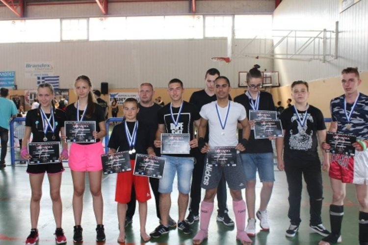 Девет златни медала за спортистите по кикбокс от Мадан в Гърция