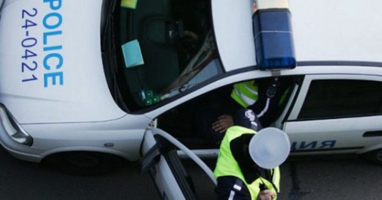 Мома се забързала за гориво, улучи колонка на бензиностанция
