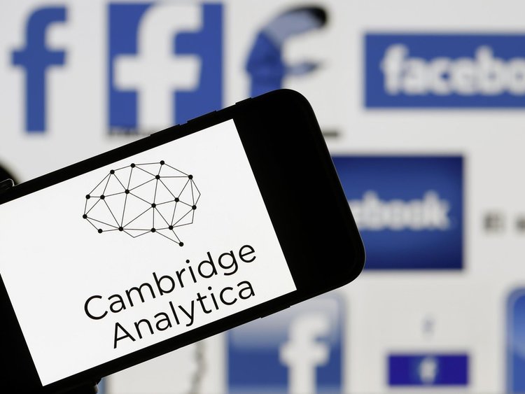 Данните на още 3 млн. души във Facebook са били разкрити