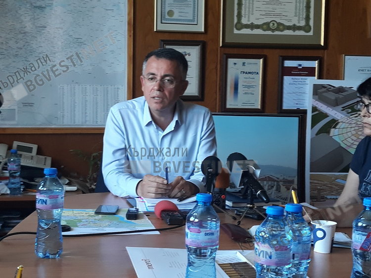 Започва монтирането на новото улично осветление на Кърджали и селата в общината