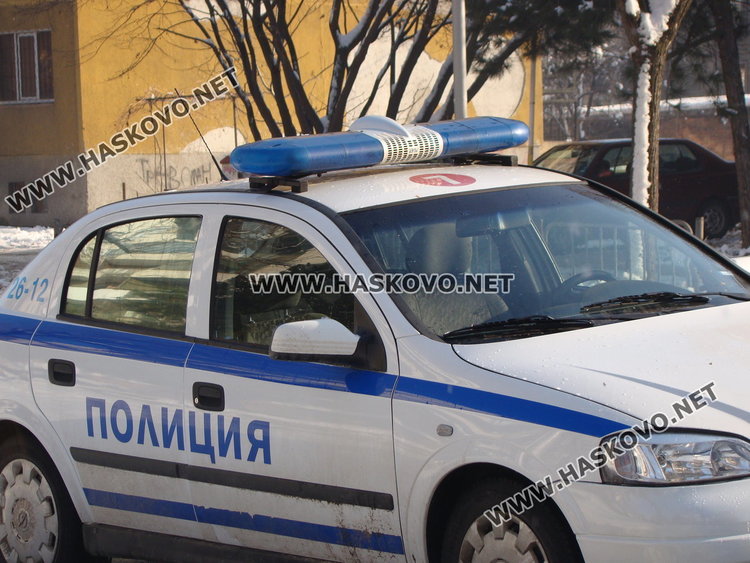 Хасковлия с БМВ катастрофира в двор на къща и избяга, глобиха го