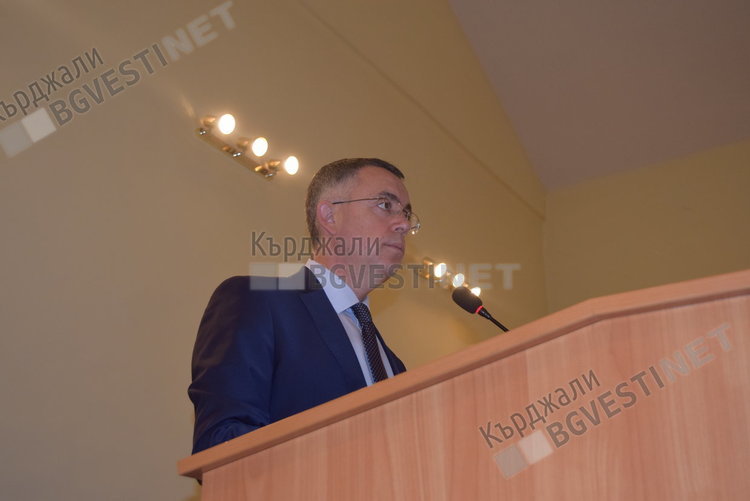 Кметът обмисля да сезира Прокуратурата, заради проекта на новата спортна зала