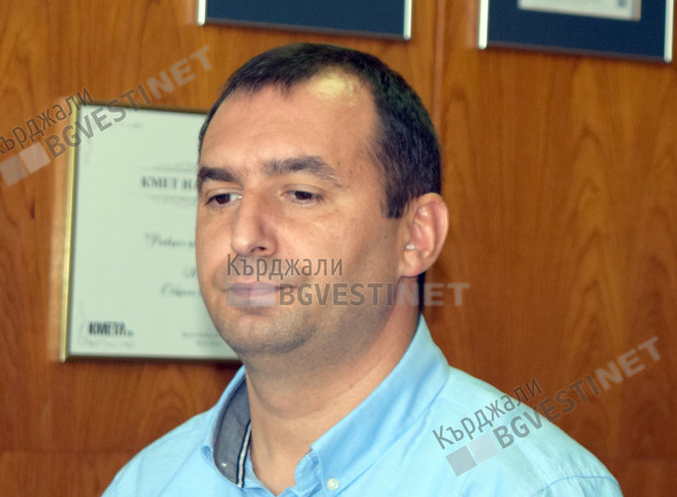 Секретарят на общината Сезгин Бекир защити докторска дисертация по психология
