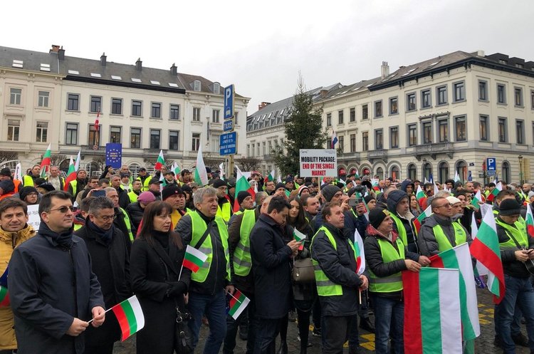 Паралелни протести в Страсбург и София срещу пакета "Мобилност"