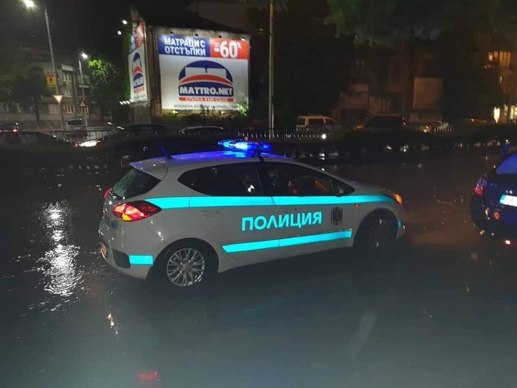 Над 650 сигнала за наводнени сгради в Пловдив