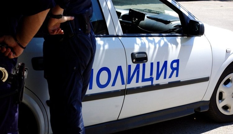 60-годишен от Неделино задържан в ареста, задигнал 800 лв., телефон и документи от „автомобил на заем“