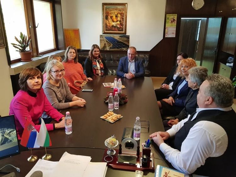 Кметът прие в кабинета си гости-участници във форума "Атмосфера Бъдеще"