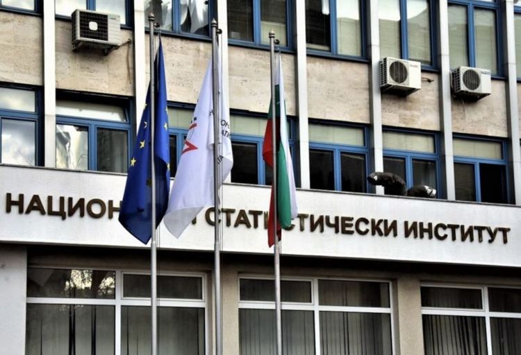 Преброяване 2021: Проверяват грамотни ли сме и живели ли сме в чужбина. Броят бараки, каравани и плаващи къщи