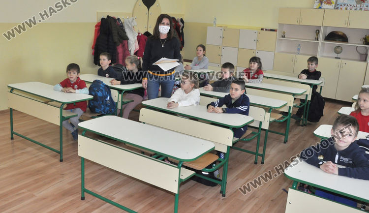 Множество болни ученици в Хасково, в петък решават за грипна ваканция
