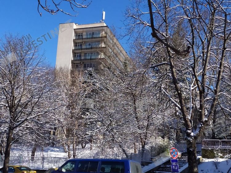 Болницата в Кърджали призовава гражданите да се съобразят с ограничителните мерки заради пандемията