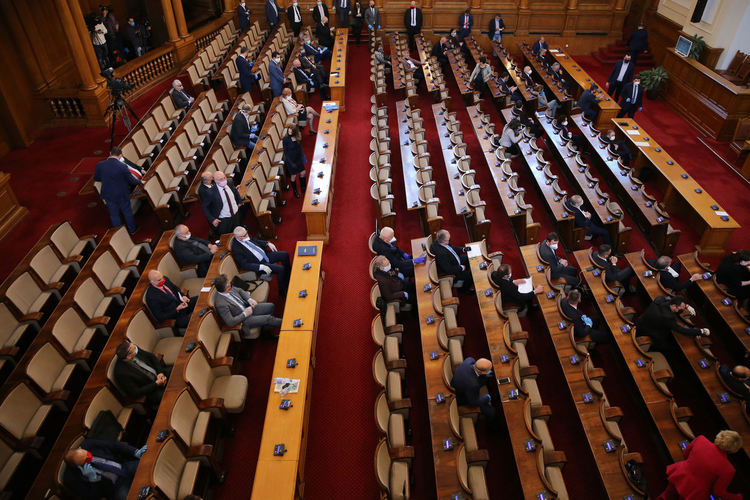 ВМРО предлага държавата и общините да могат да освободят засегнатите фирми и лица от плащане на наеми, местни данъци и такси