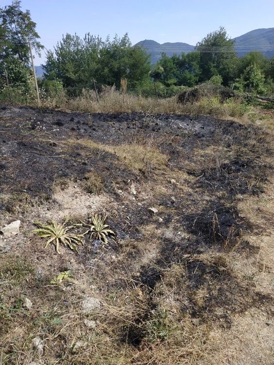 Огнеборци спасиха обор и животно в Ерма река, пожарът тръгнал от котлон