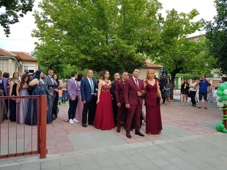 Абитуриентите на „Златаров“ получиха дипломите си в деня на бала