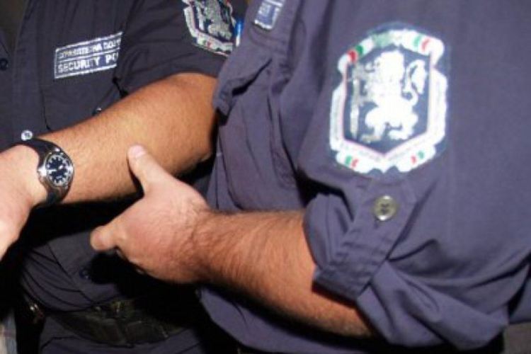 36-годишна нападна мъж  в Бенковски, налетя на полицейски патрул