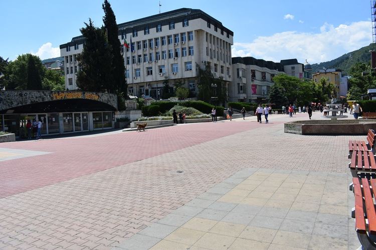 Общината представя проект за ремонта на централния площад