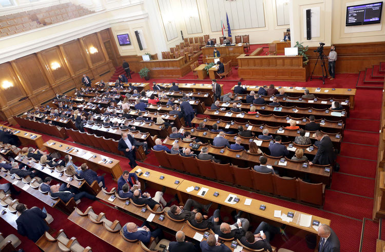 Парламентът прие на първо четене промени в Закона за социалните услуги
