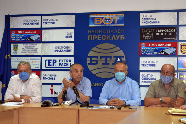 Доц. Мангъров: Не сме огнище на зараза, защото PCR-тестовете не са показател