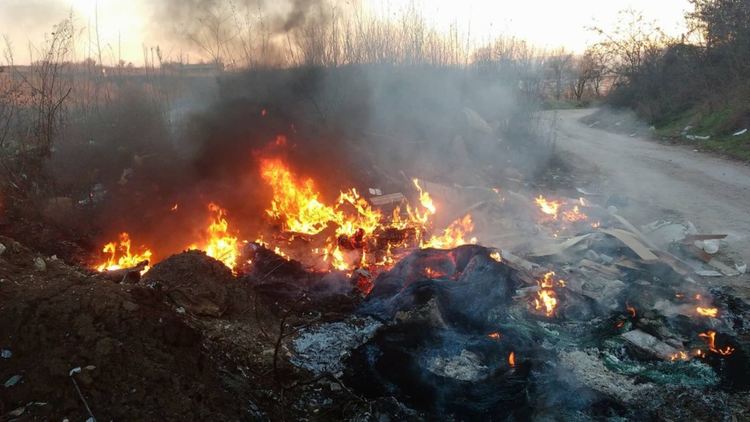Пожар от паднала мълния гасиха огнеборци край манастира "Св. Пантелеймон"