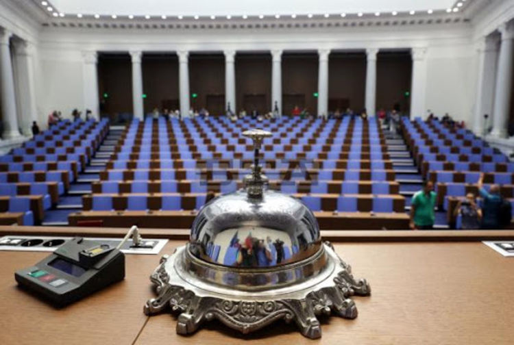 Парламентът прекратява пълномощията на Данаил Кирилов като народен представител