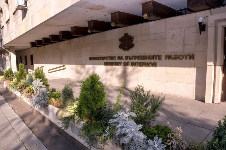 Признателност и уважение към полицаите, които редом с медиците са на първата линия срещу Ковид-19