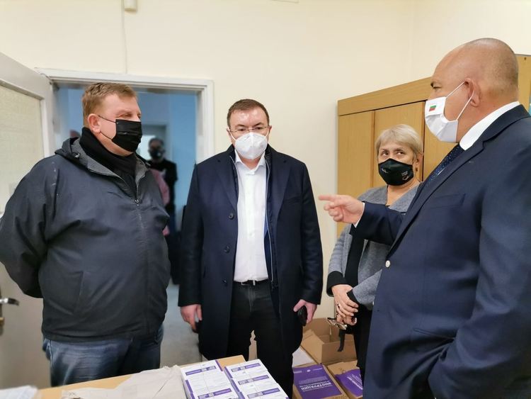 605 медици ще бъдат имунизирани в район 5 (Пловдив, Стара Загора, Пазарджик, Хасково, Смолян и Кърджали)
