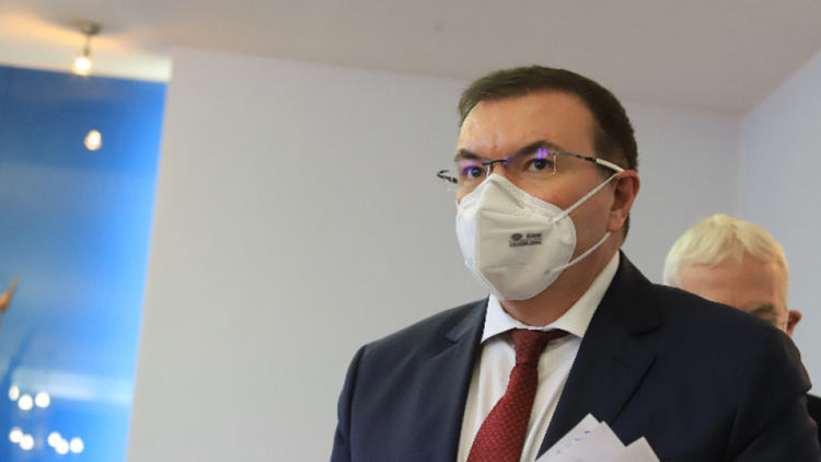 Проф. Ангелов се противопостави на искането на министър Николова за новогодишната нощ