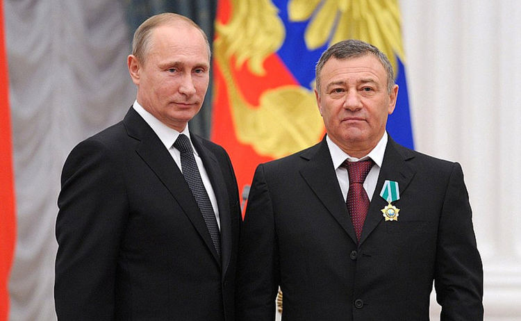 Приятел на Путин се оказа собственик на двореца в Геленджик