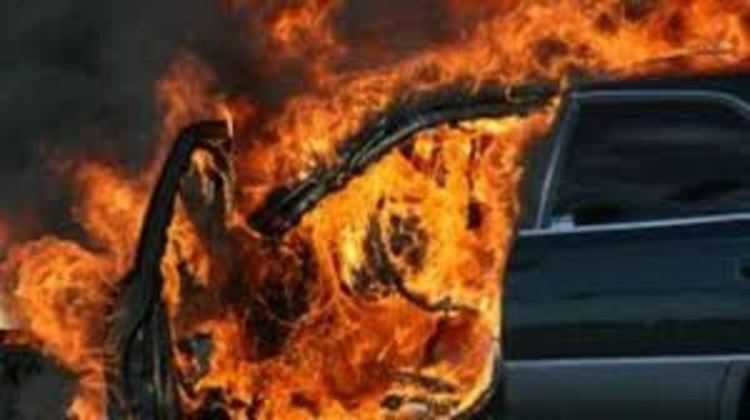 Късо съединение предизвика пожар в автомобил в Неделино