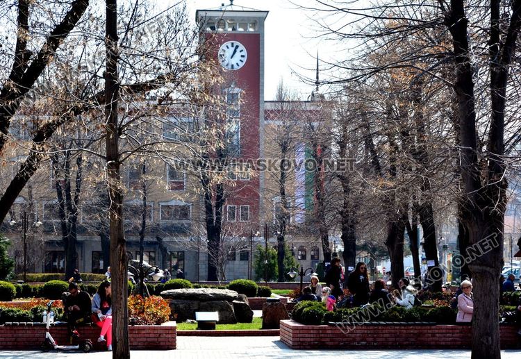 Предимно облачно време с умерен вятър в четвъртък