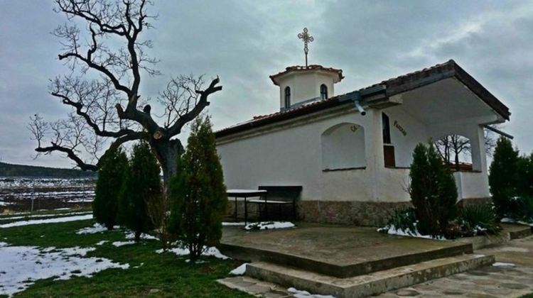 Засадиха 70 липи край параклиса "Св.Иван Рилски" в Старо село